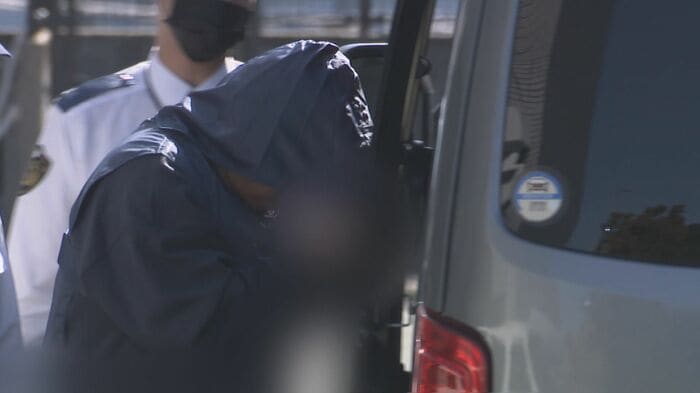 送検される近藤被告（粕屋警察署）