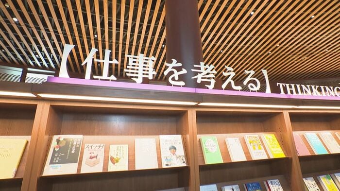 本棚の上に「仕事を考える」?