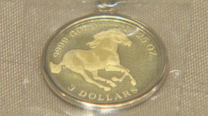 売る?買う?金製品