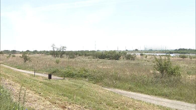 群馬・伊勢崎市の河川敷に男性遺体　知人の男（50）カード不正使用で逮捕　遺棄事件にも関与か｜FNNプライムオンライン