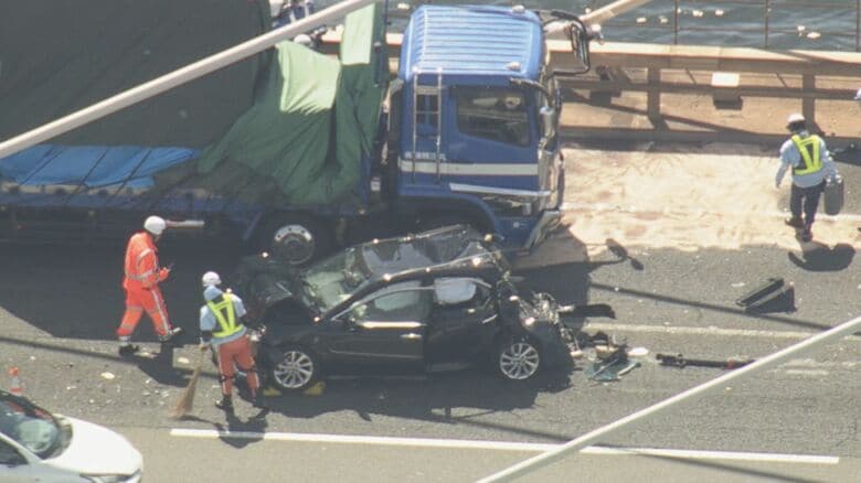 4歳男の子ら11人がケガ…伊勢湾岸道の名港中央大橋の上で大型トラックが普通乗用車に追突 計5台が絡む事故に｜FNNプライムオンライン