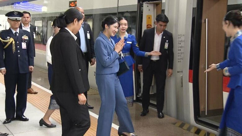 愛子さま青いパンツスーツ姿でラオスの高速鉄道乗車し古都ルアンパバーンへ「楽しみにしております」日本支援の小児病院も視察へ｜FNNプライムオンライン