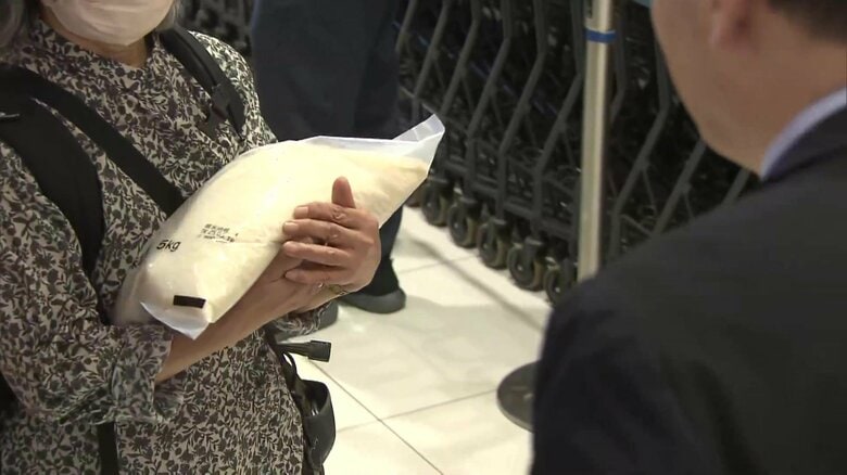 “備蓄米フィーバー”続く「古古古米」に1500件申請…ローソンも販売開始へ　申請キャンセル考える米店も「8月までに10トン売り切るのは不可能」｜FNNプライムオンライン