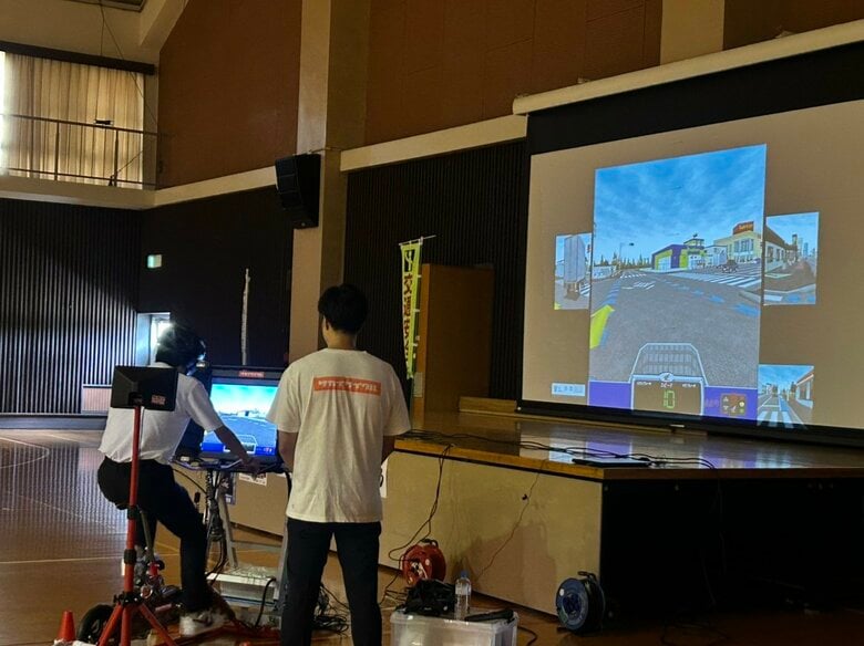 管内の人身事故“約4割”が「自転車の絡む事故」　大阪府鶴見警察署が「自転車シミュレーター」を使って高校生に交通安全教室を開催　外出機会が増える夏休みを前に｜FNNプライムオンライン