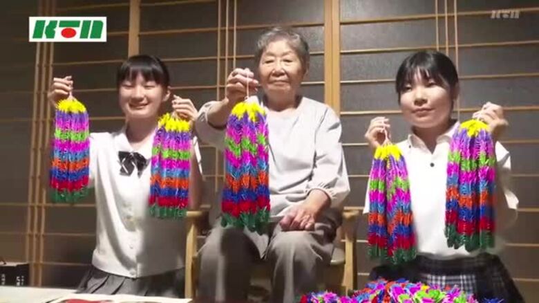 五島・藤原さんが折った1万2千羽の鶴　高校生平和大使に託す　｜FNNプライムオンライン