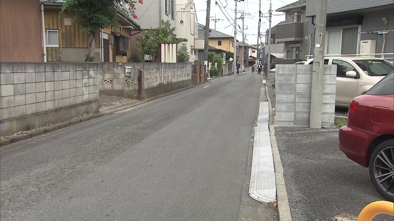 【逃走中】「お金ちょうだい」と声かけられ…帰宅途中の60代男性が若い男らに“顔面膝蹴り”され現金3万円が入ったバッグ奪われる　東京・西東京市｜FNNプライムオンライン