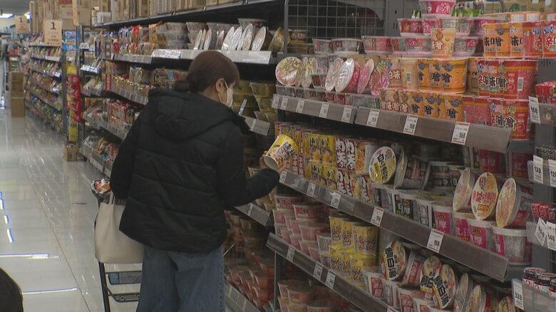 「居座り寒波」で買いだめ増加も 雪の影響で一部商品に入荷遅れ　週末に再び雪のピークで品薄に警戒感｜FNNプライムオンライン