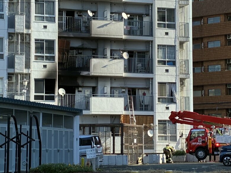 12階建て市営住宅で火災　女性２人がケガをして病院搬送　大阪・浪速区｜FNNプライムオンライン