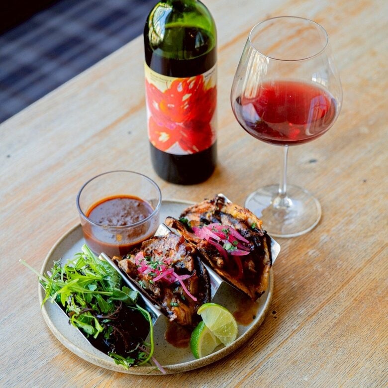 円頓寺で話題の人気ビストロが昼限定で創作タコス店に進化…手作りグルテンフリー生地と地産食材で魅せる唯一無二の味｜FNNプライムオンライン