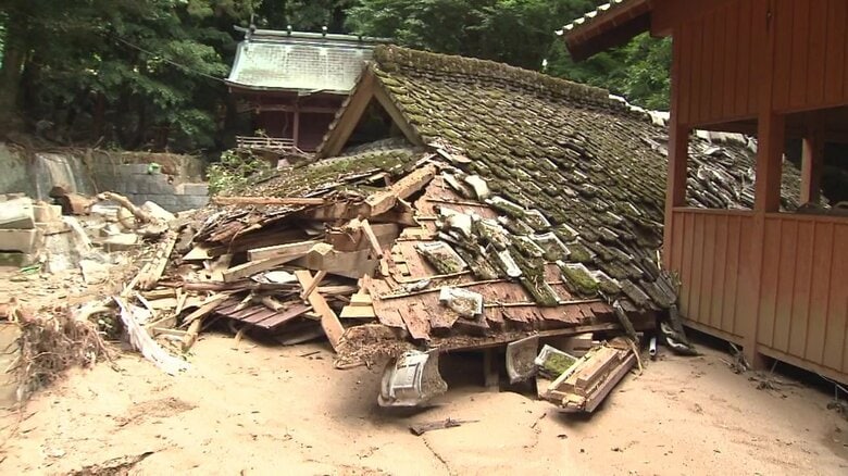 つぶれてしまった社殿