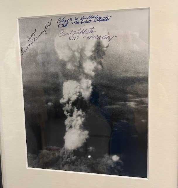 1945年8月6日B-29爆撃機「エノラ・ゲイ」乗組員が撮影した写真