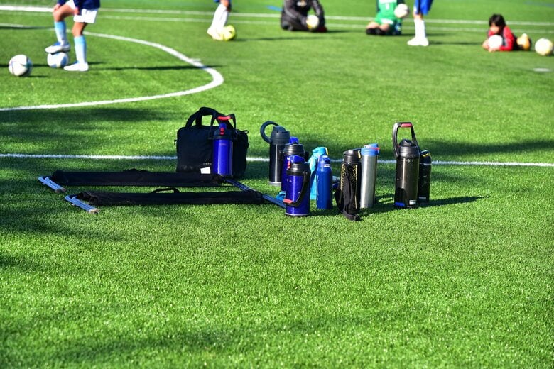 スポーツ中は水分・塩分の補給を忘れずに（画像はイメージ）