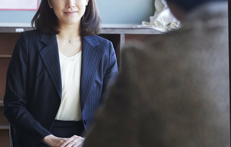 正装は相手に本気度を見せることができる（画像：イメージ）