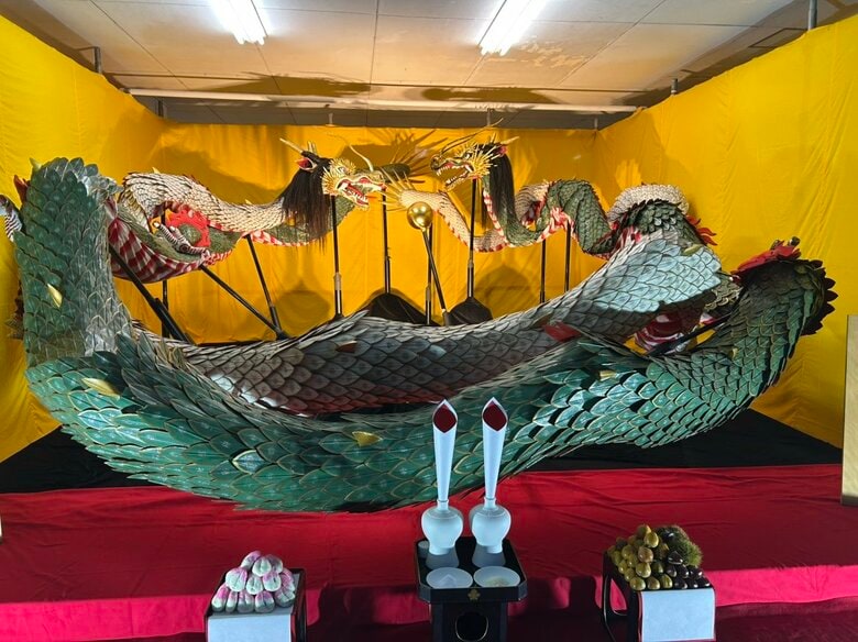 青龍と白龍が一緒に舞う姿は圧巻だ