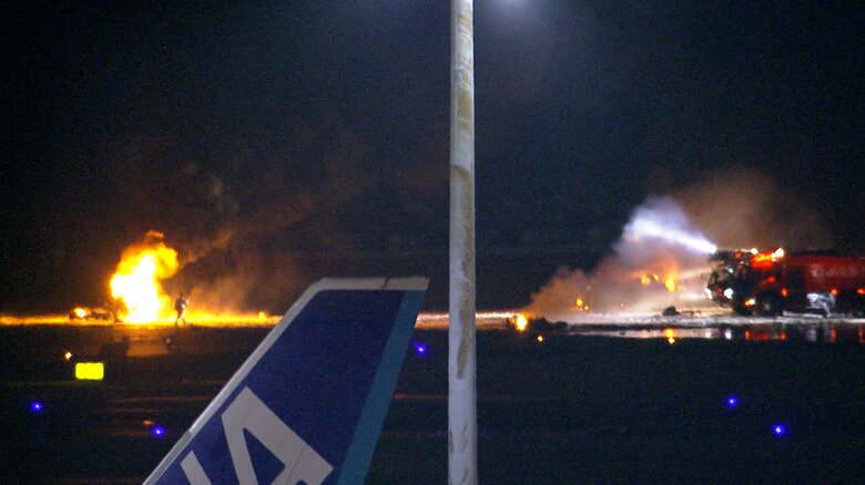 羽田空港で炎上する日航機