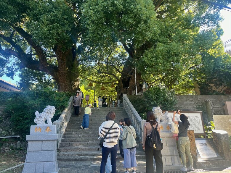 福山さんゆかりの山王神社には聖地巡礼者が大勢つめかけた