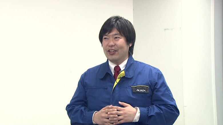 不審者遭遇時の理想の動きをレクチャーする青木さん