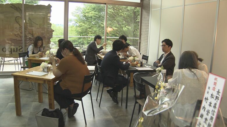 開店15分後には、ほぼ満席