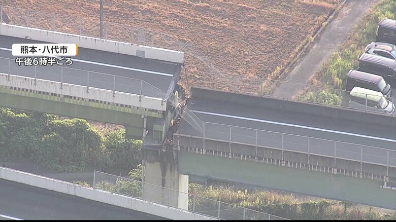 八代市で寸断された道路