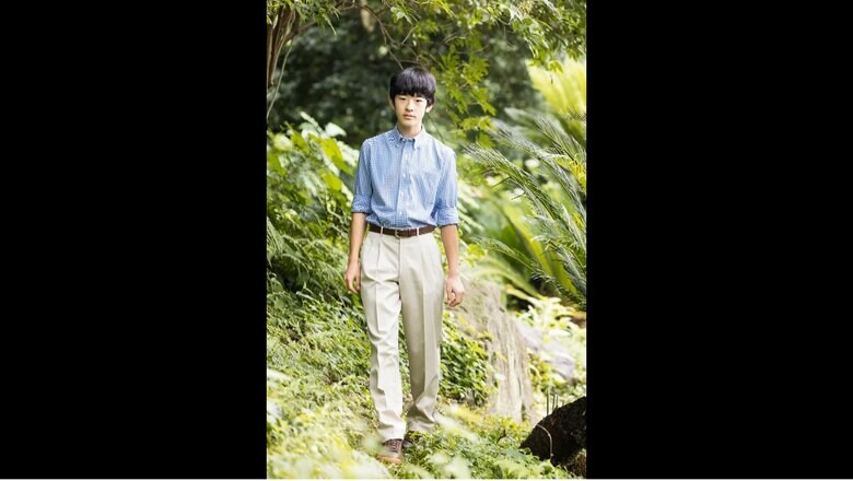 秋篠宮邸庭にて　写真提供　宮内庁