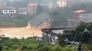 濁流に飲まれ、建物崩落の瞬間　「台風18号」中国に3度上陸　南部で冠水や洪水など被害