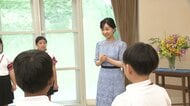 佳子さまが沖縄「豆記者」と懇談　沖縄の思い出や文化など話題　ペールブルーのレースのワンピース姿