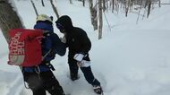 【救助の映像】中国人の男子大学生がバックカントリーで遭難「コース外に出てしまい下りられなくなった」道警ヘリ救助の瞬間〈北海道・旭川市〉