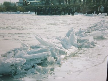 3年ぶりに長野・諏訪湖が全面結氷!氷がせり上がる現象「御神渡り」は今年も見られる?仕組みを解説