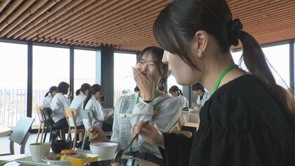 普段なかなか見られない『社員食堂』に潜入　「1日1000人以上利用の“大規模”食堂」と「食事“無料” 立山連峰を望む絶景カフェテリア」