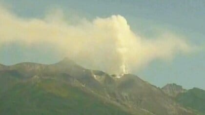 【十勝岳で小規模噴火】15日ぶりの噴火となるも大きな噴石の飛散なし―噴火警戒レベル「2」継続…気象台は火口から1.5キロの範囲での警戒を呼びかけ