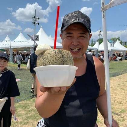 主役は「タンクトップのメロンおじさん」！？　「BEB5土浦」が惚れ込んだ、爆売れメロンまるごとクリームソーダの裏側