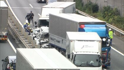 圏央道で大型トラックや乗用車など5台の玉突き事故…2人死亡・3人けが　トラック運転の男を現行犯逮捕　埼玉・入間市