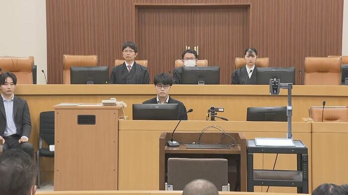 初公判