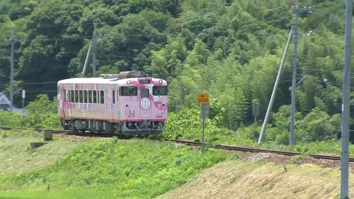 新しい観光列車「SAKU美SAKU楽」