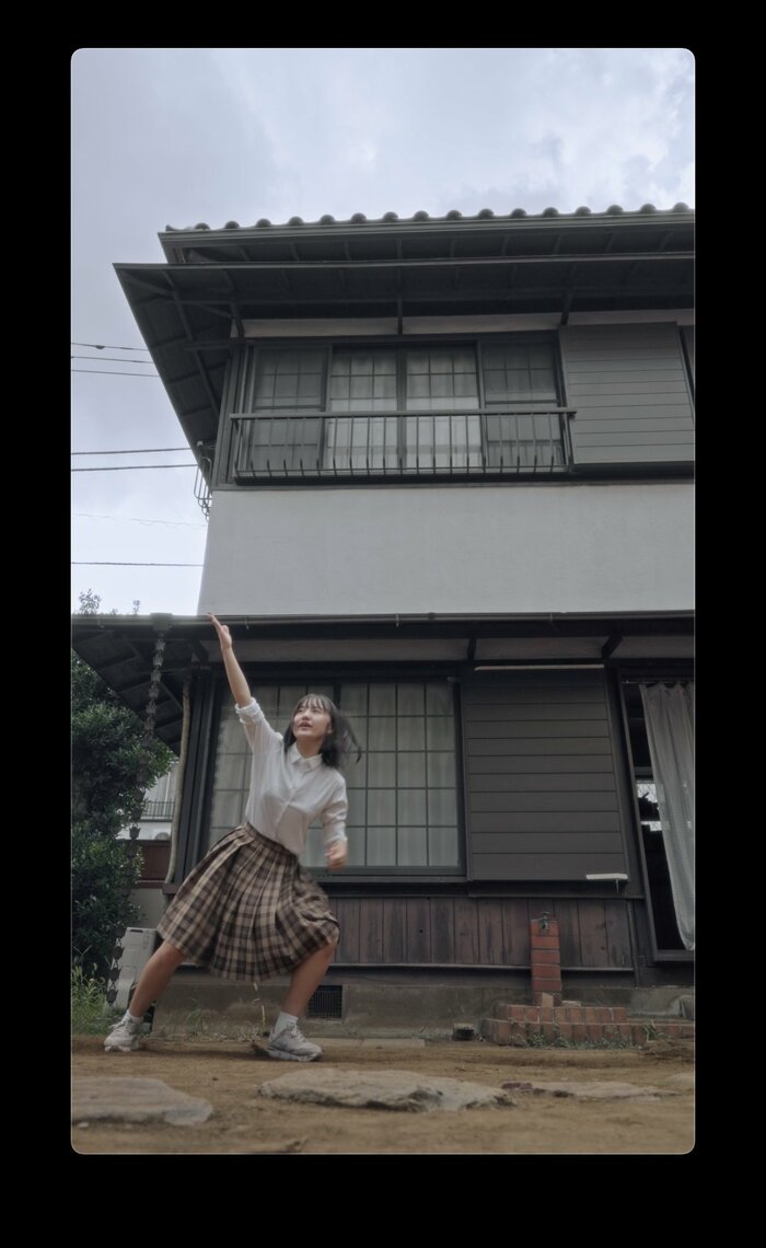 グランプリ受賞作品「反復横跳び少女」