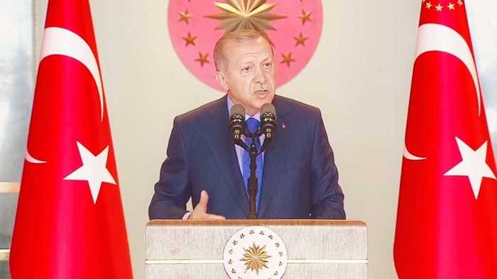 一歩も引かないエルドアン大統領 リラ暴落が世界通貨危機を招く理由