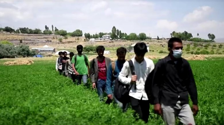 タリバンから逃れる為に、トルコに渡るアフガニスタンの移民たち