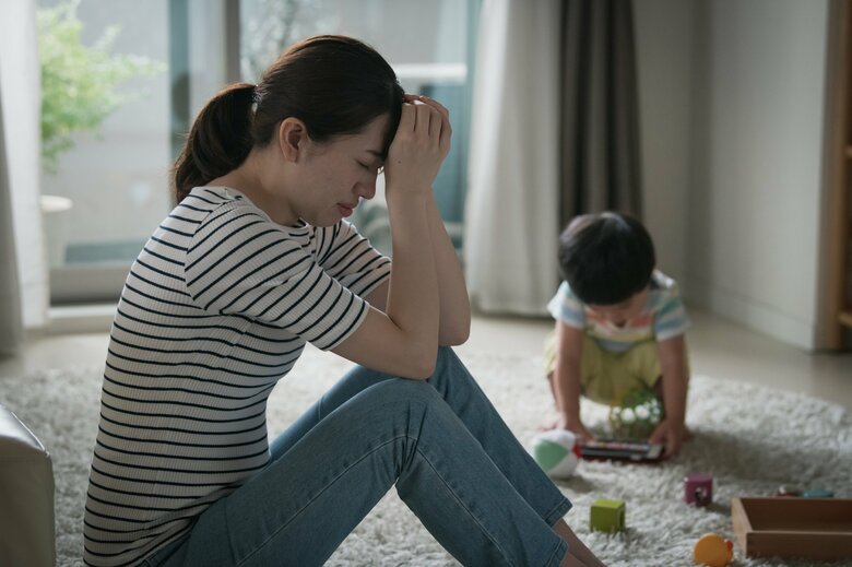 子育ての責任は母親が責められやすい（画像：イメージ）