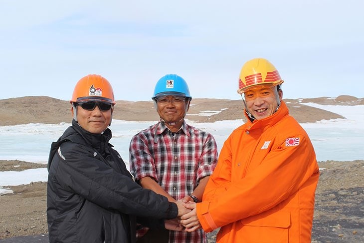 一番左：堤雅基さん（国立極地研究所提供）