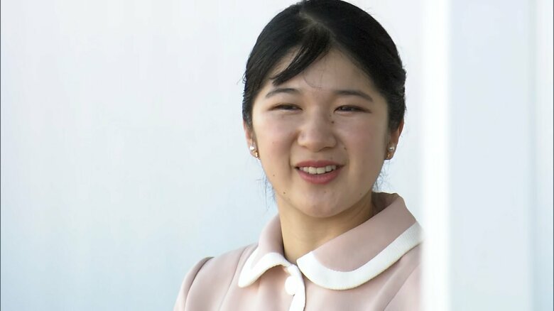 初の地方公務で佐賀スタジアムで競技観戦する愛子さま　2024年10月11日