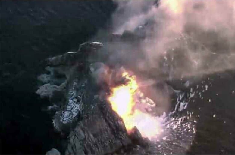 「超大型放射砲」試験発射の記事(労働新聞・1月1日付け)に添付された弾着と見られる画像②。