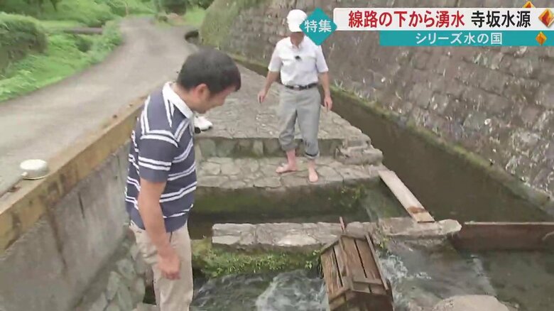 所定の位置に設置すると水の力で芋車が回る仕組み