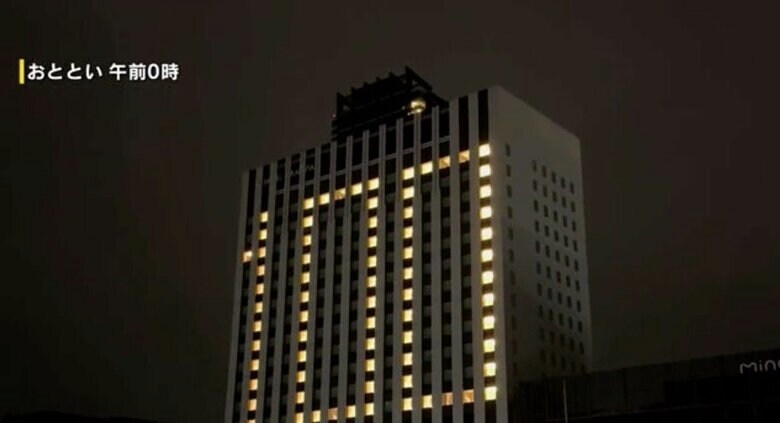 9階～21階の客室に点灯した「100」の窓文字