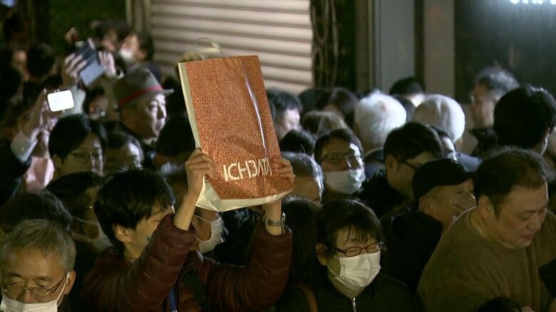「一畑百貨店」閉店を見守る人たち