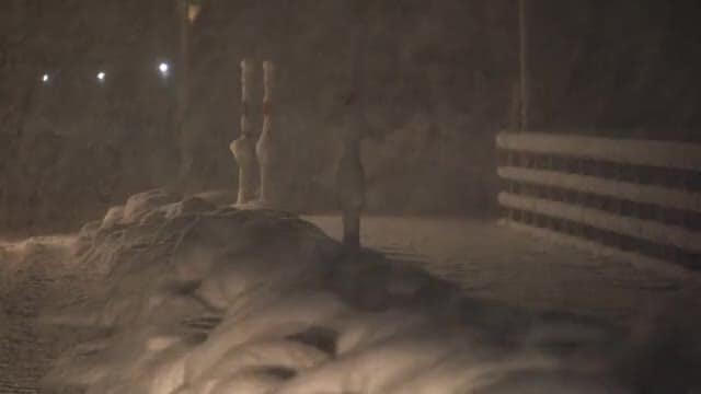 富山県内は30日昼前にかけて大雪に警戒　一部鉄道に遅れ　午前5時現在の積雪は富山市で37センチ