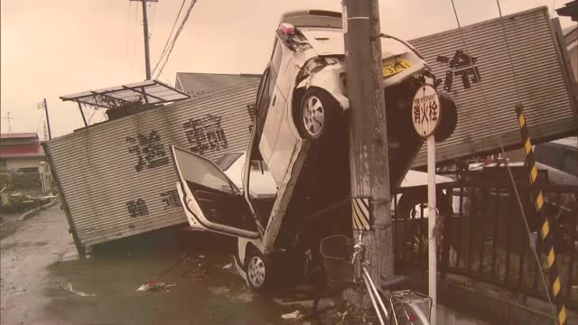 約100点の被災地の写真などを見て「自分事に置き換えて」倉敷市役所で災害の記憶を伝える記録展【岡山】