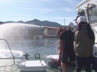 放水銃の操作体験も…小学生が海の安全を守る海上保安官の仕事を…