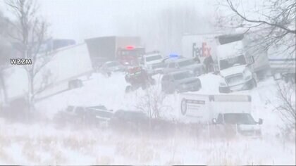 「雪で前の車が見えなかった」猛吹雪の高速道路で100台超絡む玉突き事故　げが人多数も死者なし　アメリカ・ミシガン州