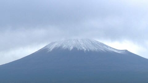 富士山で初冠雪を観測　列島は大気不安定で突然の雷雨も　「非常に強い」台風31号は進路東寄りの予想、関東など大雨の可能性