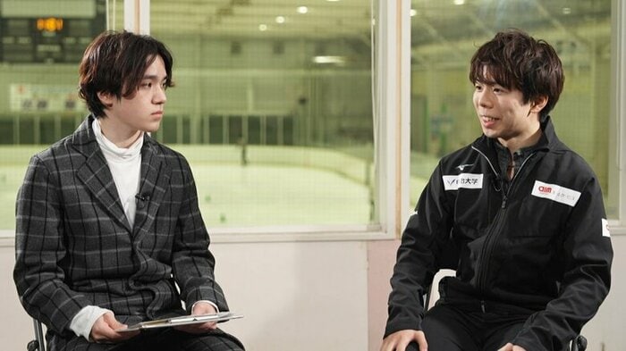 佐藤駿にインタビューする宇野昌磨